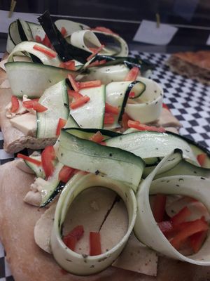Vegan option: focacia con calabacin, pimiento rojo y  queso casero de anacardos. at Kalí Órexi by Labocatorio in Bilbao