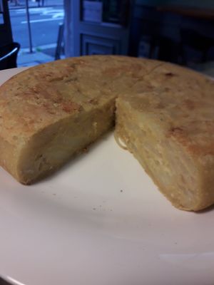 Tortilla vegana con harina de garbanzos, cebolla y patata. at Kalí Órexi by Labocatorio in Bilbao