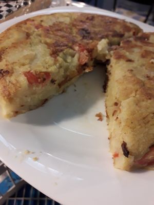 Vegan : tortilla "Sin huevos " con patata, tomate, y cebolla! 👍 at Kalí Órexi by Labocatorio in Bilbao