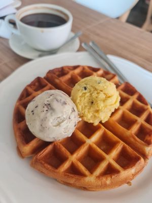 Waffle time ~ 6/4/23 at Sasco Cafe in North Singapore
