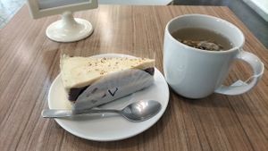 Vegan Velvet Cake and Lemongrass and Ginger Citrus Tea. #Veganuary at Sasco Cafe in North Singapore