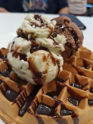 Morning mint and dark chocolate ice cream at Sasco Cafe in North Singapore