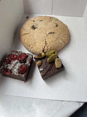 Two kinds of fudge and vegan chocolate chip cookie  at The Blueberry in Amersfoort