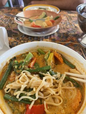 Vegan laksa and vegan yellow curry 🍛🤤  at Goulburn Thai in Goulburn