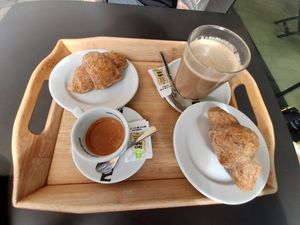 Kaffee mit Sojamilch&vegane Croissants at Veritas in Palafrugell