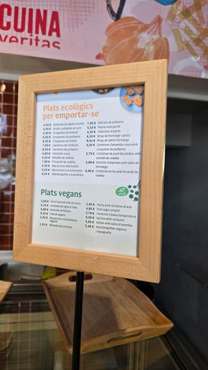 Vegan dishes at cafe at Veritas in Palafrugell