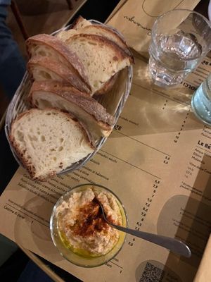 Hummus with bread at Poormanger 2 in Turin