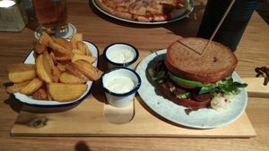 Bhaji burger with x-cut fries and vegan mayo at MA in Essen