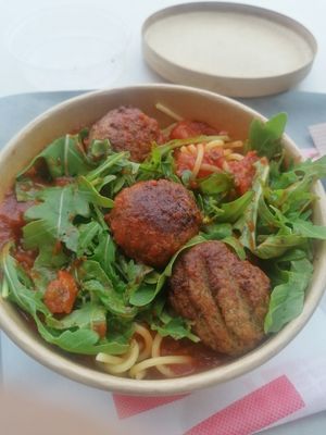 Vegan pasta met cheatballs at Bavet in Leuven
