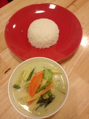 Green curry at Chaba Cafe Don Mueang ชบาจ๊อปู วัดดอนเมือง in Bangkok
