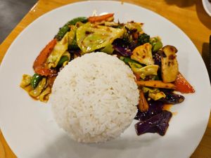 Stir fried veggies tofu with rice at Chaba Cafe Don Mueang ชบาจ๊อปู วัดดอนเมือง in Bangkok