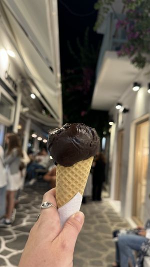   at 32 Agosto in Paros