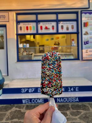   at 32 Agosto in Paros