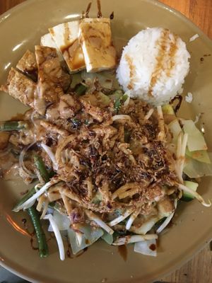 Grande assiette de superaliments (vegan) at Mamabali in Paris