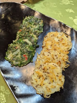 Seasonal pancakes at Chaegundaam - 채근담 in Seoul