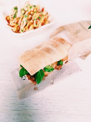 Bocadillo de hamburguesa vegana🌿 at Cafeteria Punt 5 in Figueres