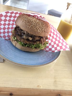 Burger with teriyaki mushrooms and tofu  at Alma y Café in Cali
