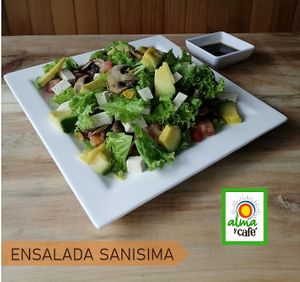 Ensalada con Aguacate,Maíz, Champiñones,
Tomate,Lechuga,Tofu, Vinagre Balsámico at Alma y Café in Cali