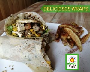 Wrap Relleno de Vegetales acompañado de papas rusticas  at Alma y Café in Cali