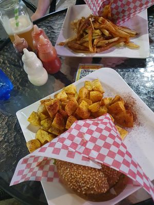 Burger at Alma y Café in Cali