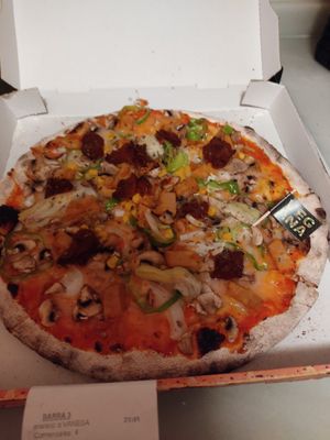 Pizza vegetal con queso vegano, heura y sobrasada vegana at Volare in Gandia