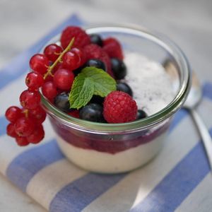 Dessert "Coconut Berry Dream" at zoodle.bar in Munich