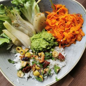 Happy Bowl: vegan, new composition every day at zoodle.bar in Munich