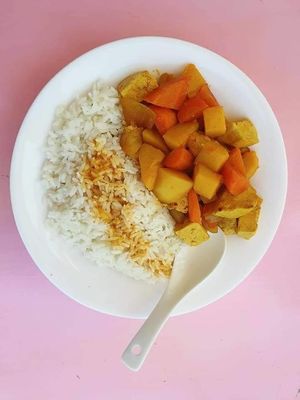 vegan glulen free golden kari at Niva Bento in Zikhron Yaakov