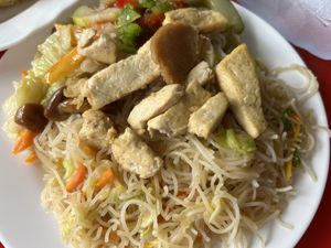 Small chewmen with rice noodles   at Huai De Vegetarian Snack in Port Louis