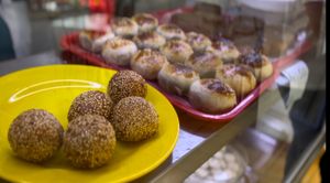 Sesame balls with red bean paste filling & red bean cakes HK stylee  at Huai De Vegetarian Snack in Port Louis