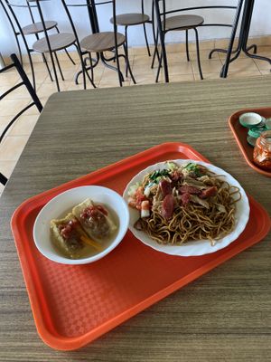 Fried nudles and tofu at Huai De Vegetarian Snack in Port Louis