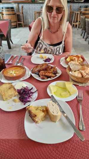 Highly recommend this lovely restaurant 💜⭐👍 at D'ucles in Cordoba