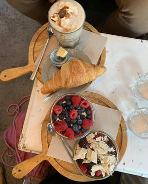 salted caramel chocolate, crossaint, merry berry and DIY  at YB by Yoghurt Barn in The Hague