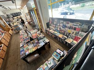 inside  at Fine Bagels @ Shakespeare and Sons in Berlin
