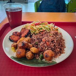 Arroz chino🐉 + Sushi + Papas Criollas (Vegan) 🌱 at Vegetariano Kuan Shin Yin - Tequendama in Cali