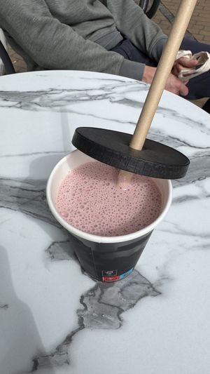 Milkshake met oatly softijs   at PURE in Groningen