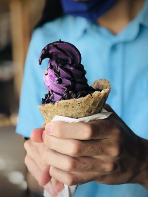Ube (purple sweet potato) flavored soft cream with mini chocolate chips and chocolate drizzle. Gorgeous!  #Veganuary at Journey Cafe in Kailua Kona