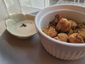 Garlic knots at Journey Cafe in Kailua Kona