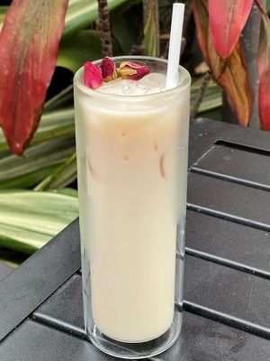 Rose Tea at Journey Cafe in Kailua Kona