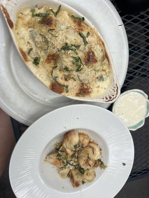 Mac and cheese and garlic knots  at Journey Cafe in Kailua Kona