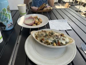 Mauna Kea Mac and cheese pasta with garlic knots   at Journey Cafe in Kailua Kona