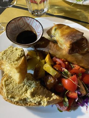 Veg spring rolls, vegetables and bread and hummus   at Osteria Pan e Ogio in Venice