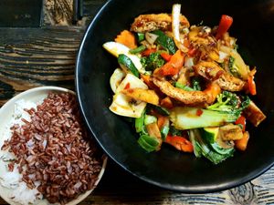 V1 Xao xa ot (fried vegetables in soy lemongrass sauce with extra tofu) at Cho in Dusseldorf