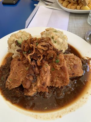 Zwiebelrostbraten mit Semmelknödeln  at Landia in Vienna