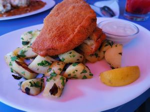 Cordon Bleu mit Petersilkartoffeln und hausgemachte Sauce Tartar at Landia in Vienna