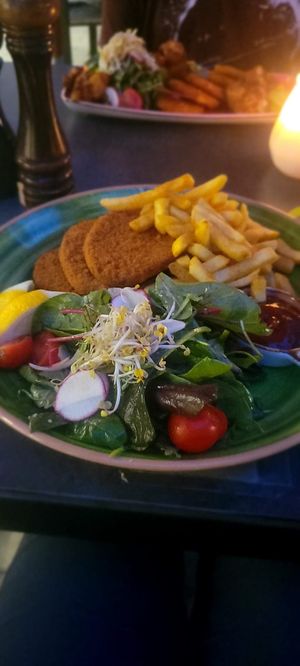Schnitzel with fries at Cocktailcafé Regie in Heidelberg