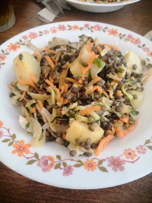 Principal: ensalada de lentejas at La Cuisine de Phanie in Versailles