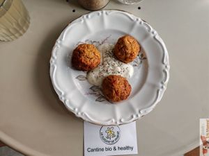 gluten-free veggie balls with a delicious yogurt sauce at La Cuisine de Phanie in Versailles