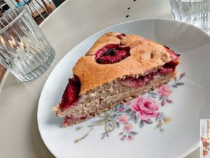 Strawberry cake home made at La Cuisine de Phanie in Versailles