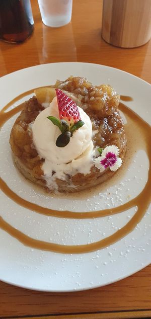 Apple pie at Helgas Pancake House in Cairns